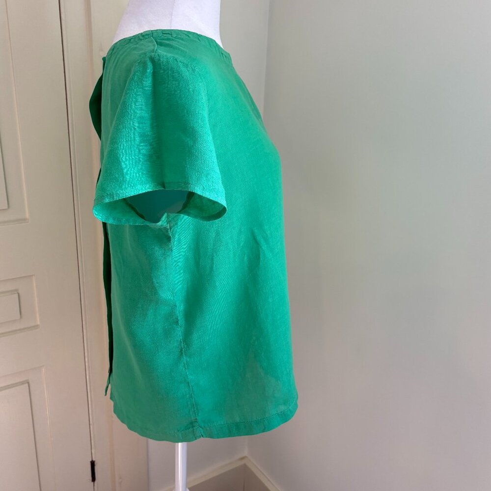 Button-Back, Short-Sleeved Green Linen Blouse by C & C California, Size Medium - Picture 4 of 9